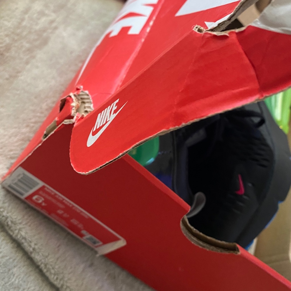 NEW 6Y/ 7.5W Air Max 270 Black Ghost Green